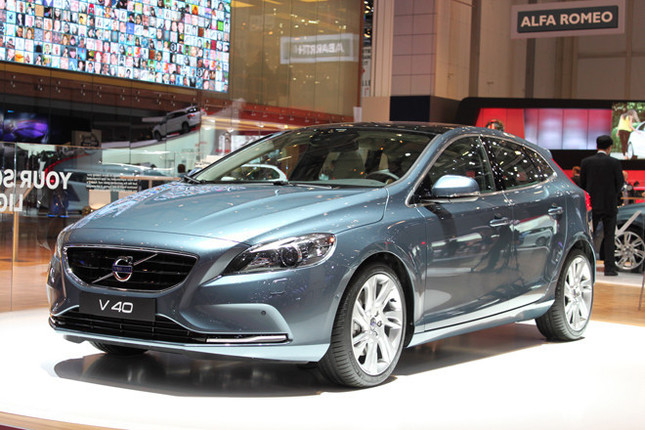 ジュネーブショーで公開された「ボルボV40」。（写真＝新井一樹）