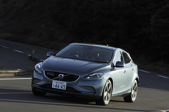 ボルボV40」の2014年モデルは自転車も検知 【ニュース】 - webCG