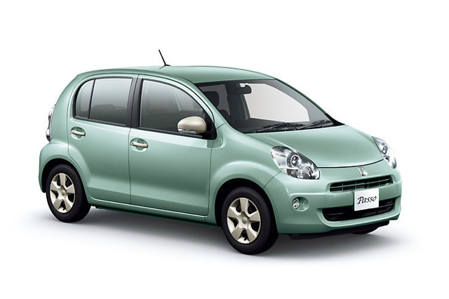 トヨタ 新品断熱UVフロントガラス パッソ 30系 KGC30 KGC35 NGC30 グリーン/ブルーボカシ トヨタ 新品 断熱 UV フロントガラス パッソ 30系 KGC30 KGC35 NGC30