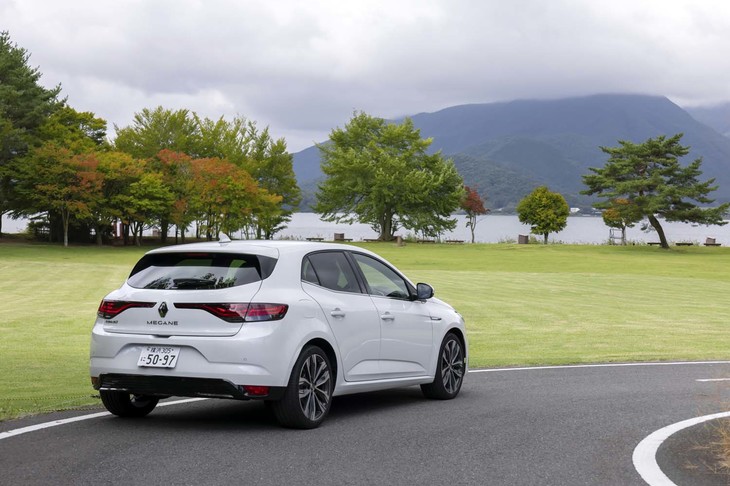 マイナーチェンジを受けた「ルノー・メガーヌ」。「インテンス」単一のグレード展開で、2021年8月に国内販売がスタートした。