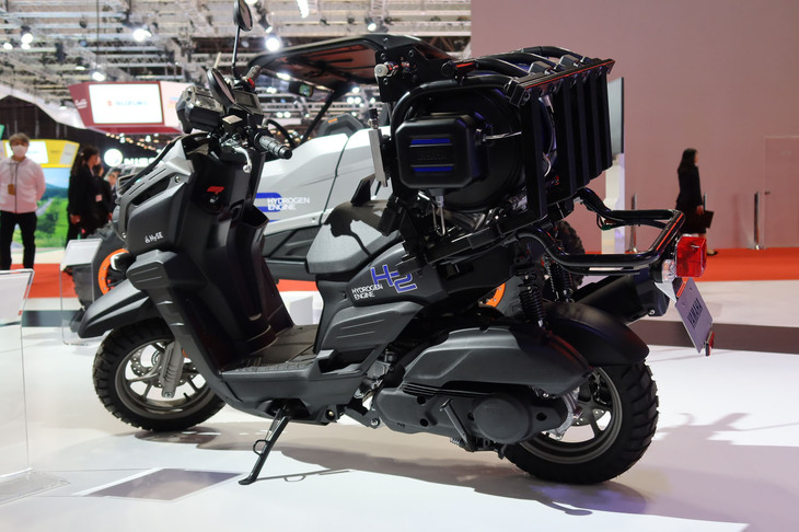 ヤマハの研究用スクーター（水素エンジン搭載車）