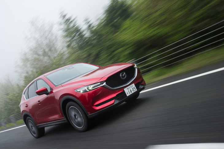 高い安全性能も「CX-5」の特徴のひとつ。JNCAPでは、衝突安全性能評価で“ファイブスター”、予防安全性能評価で「ASV++」と、ともに最高ランクの評価を獲得している。