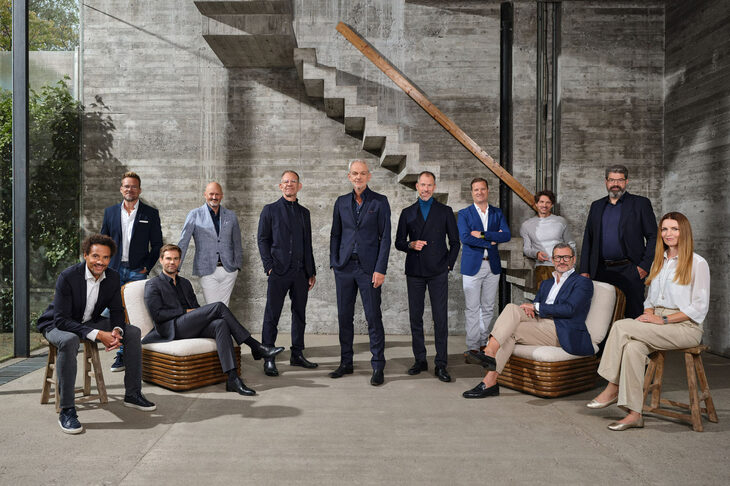 BMWでは、2024年10月付でデザイン開発の体制を刷新。小・中型車と上級車種とで責任者を分けるなどして組織を改編し、デザイナーを異動させた。