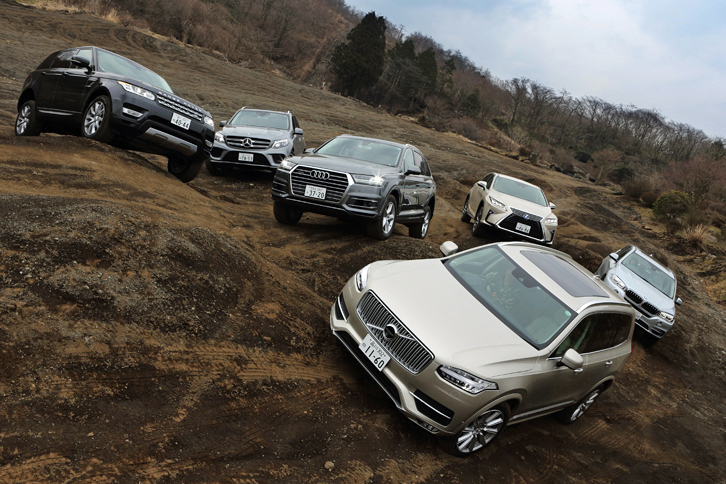 富士ヶ嶺オフロードにずらりそろった6台のSUV。テストコースでは、発進加速タイムの計測も行いました。（photo：北畠主税）