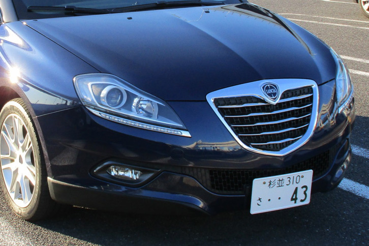 フロントグリルのクロームメッキが重ったるく感じたので……。