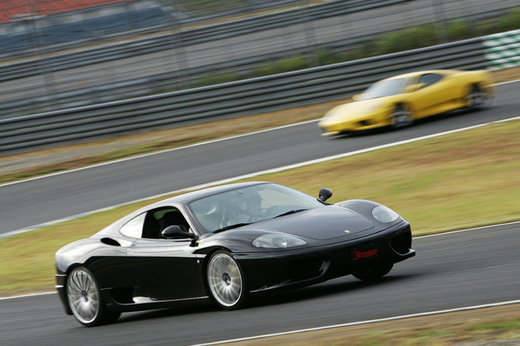 5台目のフェラーリとなった「360モデナ」。自然吸気V8のエキゾーストサウンドに酔いしれたが、超高速域でリアがリフトするこのマシンも非常に怖かった。