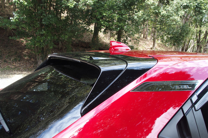 ホンダ・ヴェゼルe：HEV Z Sport Style（用品装着車／テールゲートスポイラー）