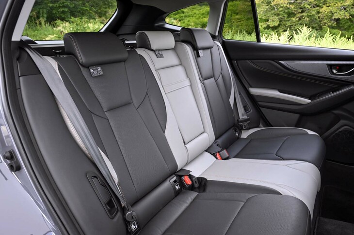 スバル・レヴォーグ レイバック リミテッドEX（リアシート）