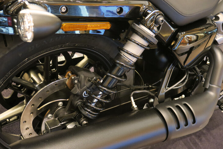 ハーレーダビッドソン・ナイトスター（リアサスペンション）