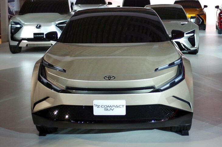 クーペライクなシルエットが特徴のSUV「トヨタbZ COMPACT SUV」。
