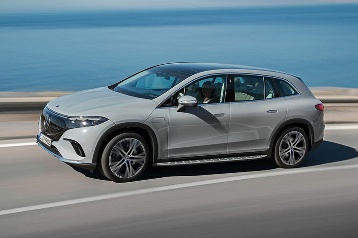 メルセデス・ベンツEQS SUVバージョン／価格：約11万ユーロ（約1540万円）より／市場投入時期：2022年末／将来的には「GLS」に代わる電動SUVとなる可能性が高い。サルーンからの技術とはいえ、重量増とCd値の悪さから、770kmの航続距離は達成できそうにない。