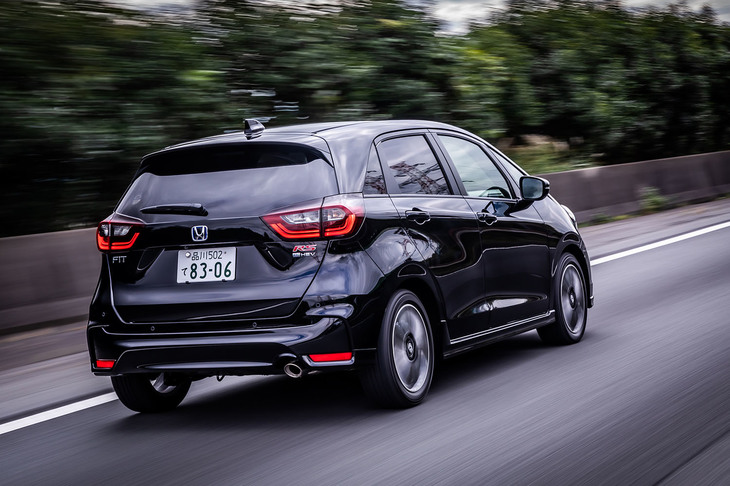 強化された「RS」専用サスペンションが採用されているものの、まろやかな乗り心地を乗員に提供するという「フィット」本来の美点は損なわれていない。