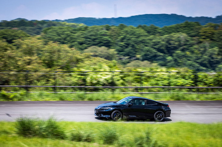 新型「プレリュード」のグランドコンセプトは「UNLIMITED GLIDE」。大空を自由にどこまでも飛べるグライダーを発想の起点として優雅に滑空するような高揚感と非日常のときめきを感じさせるクルマを目指したという。