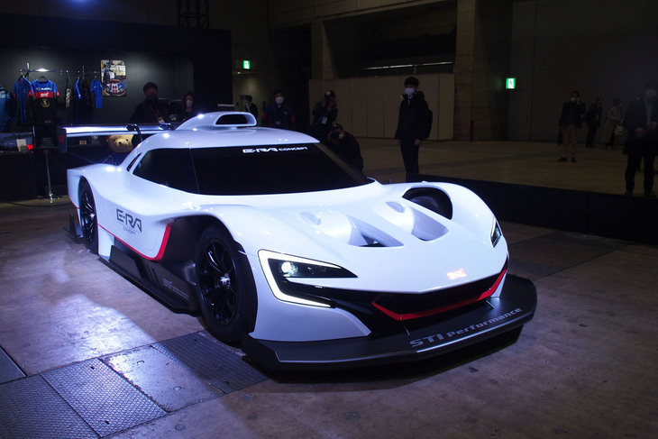 「STI E-RAコンセプト」は、システム最高出力1088PSという大パワーを、独自の4モーター4輪トルクベクタリング技術で制御する。