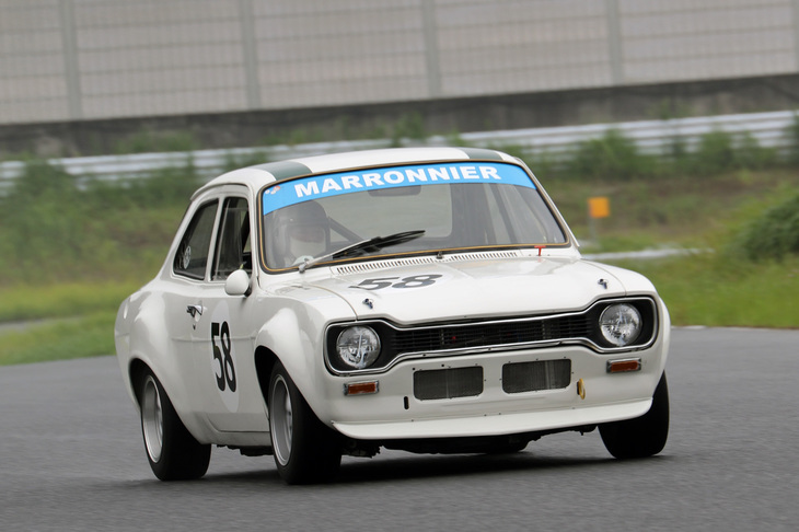 スーパークリスタルカップ／ハイパークリスタルカップ混走で12位（スーパークリスタルでは6位）となった「フォード・エスコートMk1」。