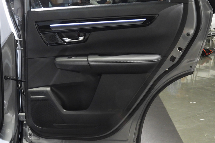 ホンダCR-V e：HEV RS（リアドアトリム）