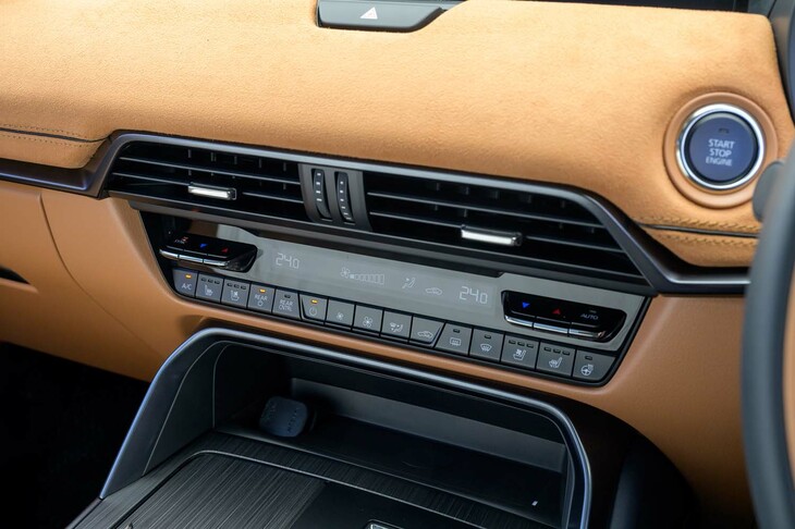 マツダCX-80 XDハイブリッド プレミアムスポーツ（エアコンの操作パネル）