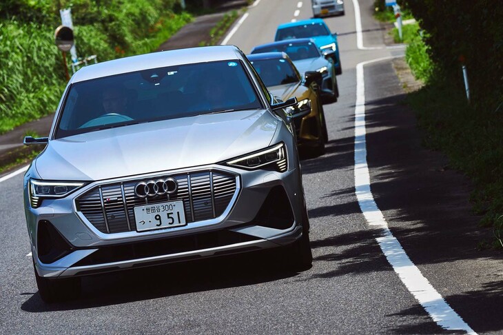 屋久島への貸し出しが発表されたBEVの「アウディe-tron」。（写真先頭）