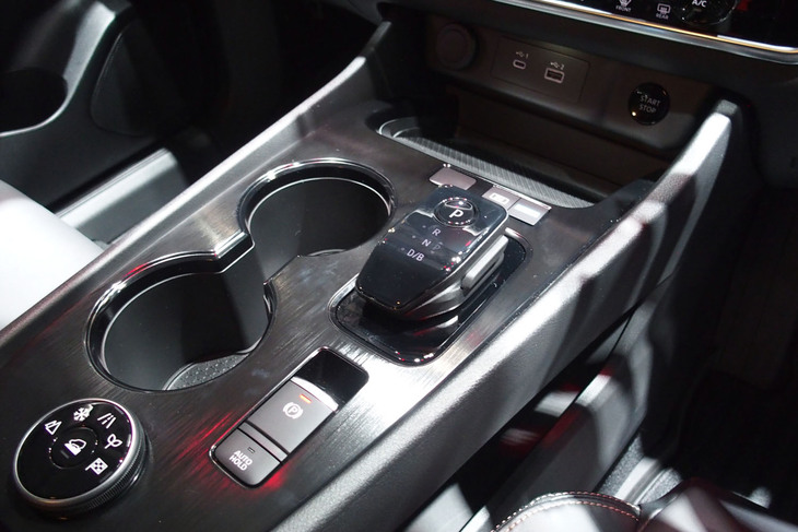 日産エクストレイルX e-4ORCE 90周年記念車