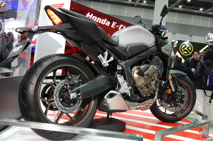 ホンダCB650R（「Honda E-Clutch」付き）
