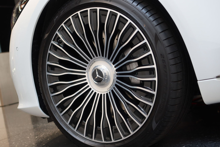 メルセデス・マイバッハS680エディションノーザンライツ（フロントホイール）