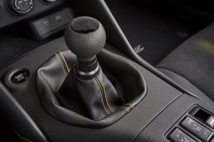 日産Zプロトスペック（6段MTのシフトノブ）