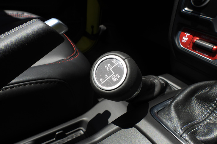 ジープ・ラングラー アンリミテッド ルビコン ハイベロシティー（トランスファーレバー）