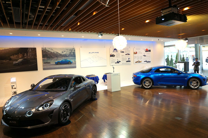 アルピーヌ ギャラリーの様子。