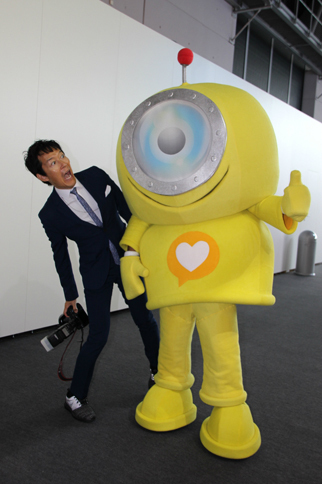 AIを活用したボイスアシスタンスを手がけるドイツ企業、スージー＆ジェームズのマスコット。IT企業であれ、こうしたベタなプロモーションが一番効くのかも。