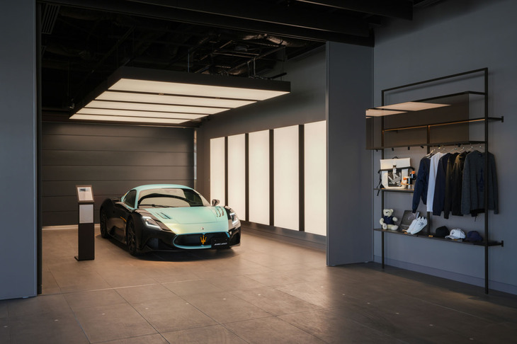 「マセラティ横浜港北」のショールーム。