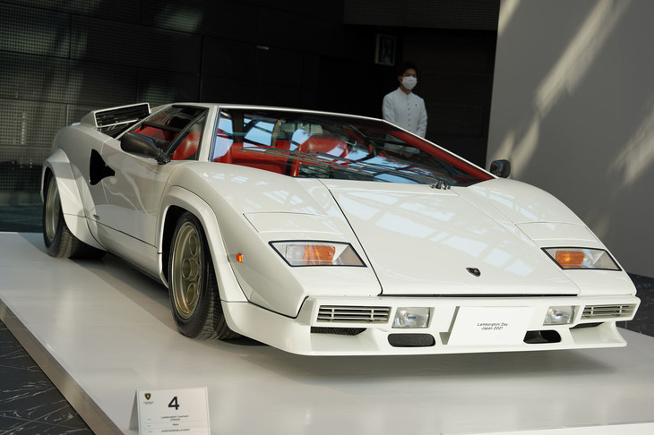 「カウンタックLP500S」（1984年）。エンジン、足まわりともオーバーホール済みで車高調整機能付きのサスペンションを装備している。