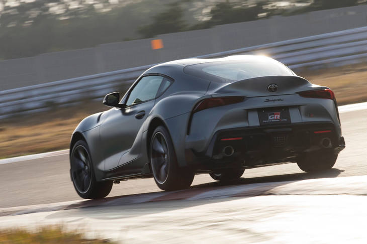 トヨタ・スープラ（ドライビング）