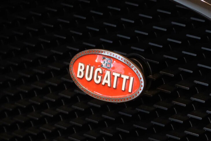 ブガッティW16ミストラル（フロントエンブレム）