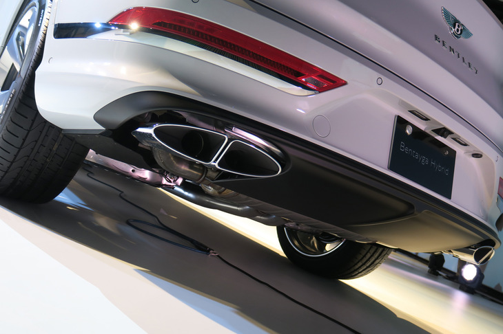 ベントレー・ベンテイガ ハイブリッド（マフラー＆リアバンパー）