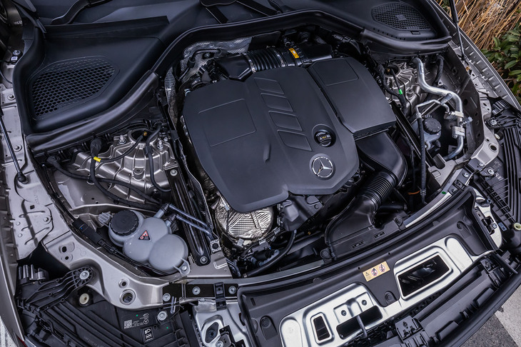 「GLC」の日本導入モデルは、現在のところ最高出力197PSの2リッター直4ディーゼルターボエンジンに、同23PSを発生するマイルドハイブリッドシステム「ISG」を組み込んだ「GLC220d 4MATIC」のみ。