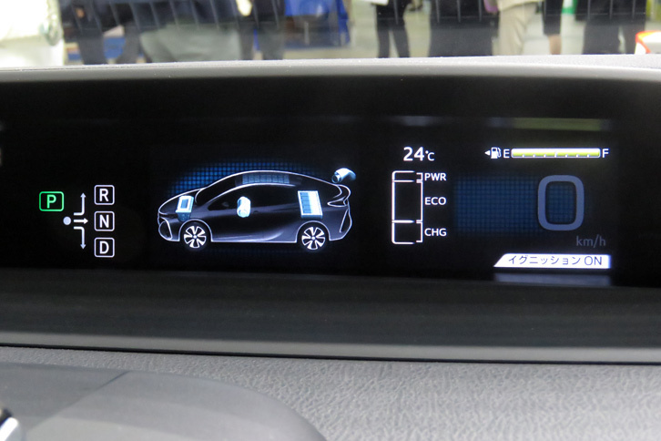 トヨタ・プリウスPHV（インテリア）