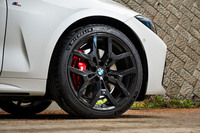 ホイールは19インチで、これも含めた全3種から無償で選べる（どれもダブルスポークタイプ）。