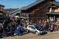 観衆の注目を集めていた、藤原とうふ店カラーの「シトロエンC3ラリー2」。