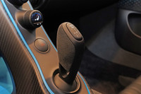 「ブガッティ・シロン ピュアスポーツ」が日本上陸　ハンドリング性能を重視したスペシャルモデルの画像