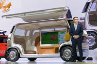 「HANARE」は完全自動運転を想定した箱型のコンセプトカー。ご覧の通り、運転席がない。