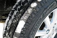 「ベクター4シーズンズ カーゴ」のトレッドパターン。乗用車向けの「ベクター4シーズンズ ハイブリッド／GEN-3」とは異なり、Vシェイプのデザインとはなっていない。