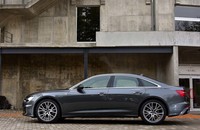 プラットフォームはエンジン縦置きのFFレイアウトがベースとなる「MLB Evo」。