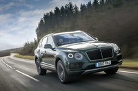 2015年に発表されたベントレーのプレミアムSUV「ベンテイガ」。大排気量の純内燃機関モデルに加え、同社初となるプラグインハイブリッド車の設定もアナウンスされている。