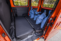 後部座席を倒した状態。この状態での室内長は1915mmで、一般的なビールケースであれば36個も積載できるという。