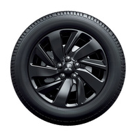 17インチアルミホイールは、ブラックで塗装される。