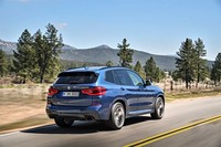 「M40i」の動力性能は0-100km/h加速が4.8秒、最高速度が250km/h（リミッター作動）。素早い発進を可能とするローンチコントロール機能も備えている。