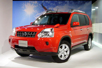 新型「日産エクストレイル」が、ひとつきで1万台を受注