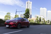 WLTCモード燃費は輸入車ナンバーワンに君臨する25.2km/リッター。「トヨタ・カローラ スポーツ ハイブリッドG“Z”」（25.6km/リッター）に肉薄する。