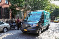 ライドシェアサービスに取り組むスタートアップ「チャリオット」のシャトル。