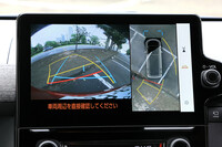 予防安全・運転支援システムでは、停止保持機能付きのレーダークルーズコントロールが「Z」の専用装備。ハイブリッド車にはドライバー異常対応システムも備わるほか、オプションでアドバンストパーク機能や、床下透過表示機能付きのパノラミックビューモニター（写真）なども用意される。